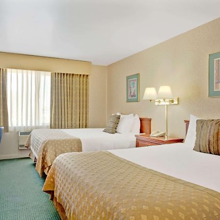 Hotel Ramada By Wyndham Draper Exteriér fotografie