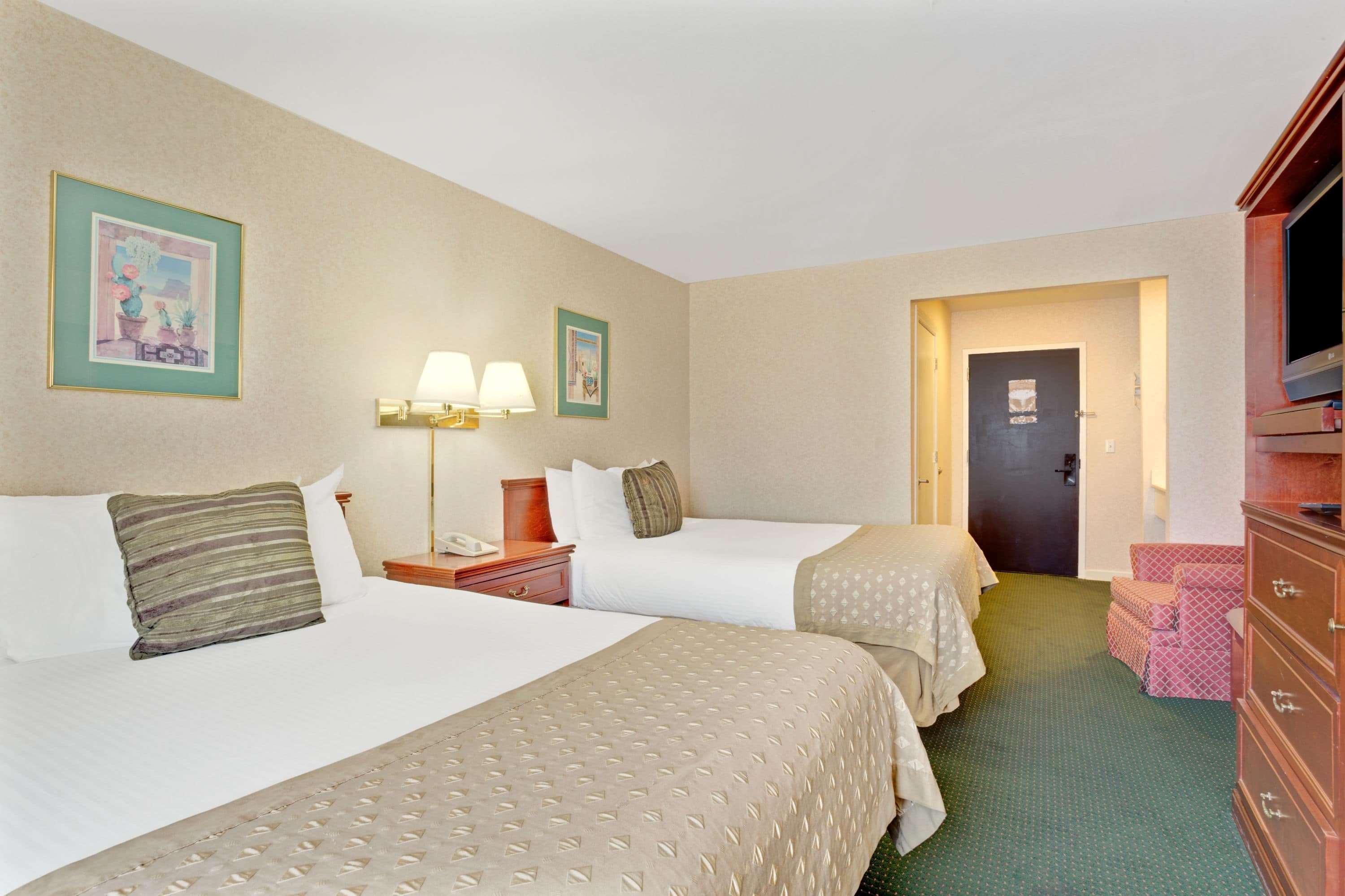 Hotel Ramada By Wyndham Draper Exteriér fotografie